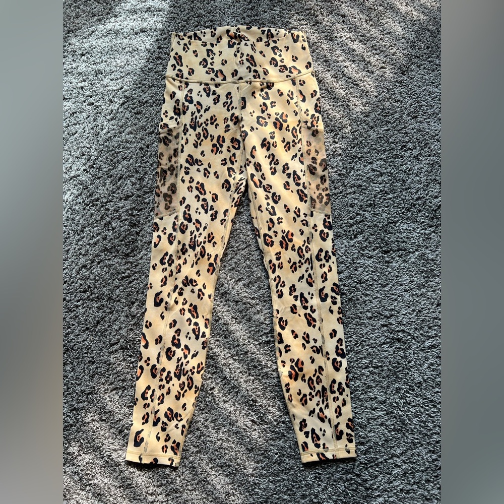 Fabletics Leopard Set - Picture 5 of 7